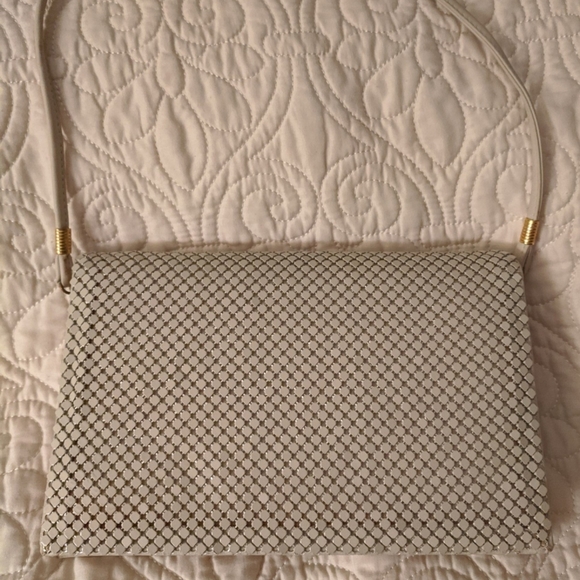 Vintage Whiting and Davis Ivory Mesh Clutch - Picture 5 of 7
